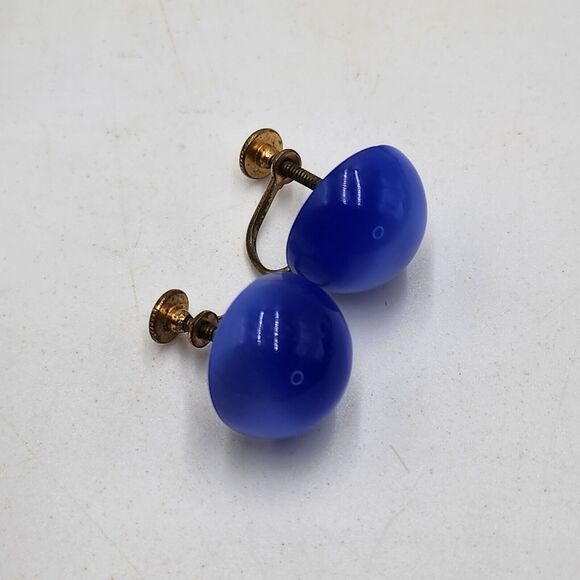 Vintage Blue Round Moonglow Thermoset Button Screw Back Earrings - Picture 4 of 6